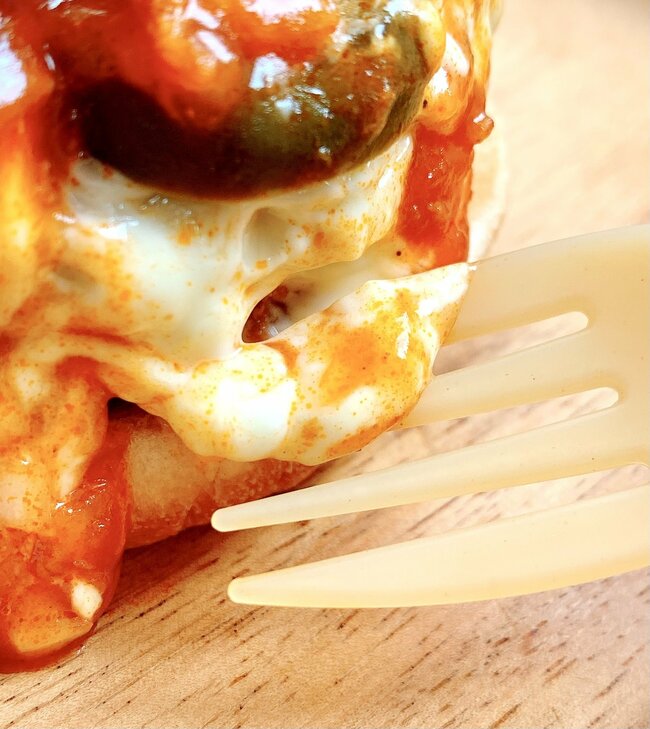 「30回くらい食べたい」モスバーガーの“やりすぎメニュー”厚みと重さがハンパない！「全部乗せ感大好き」「1番好きなメニュー」《実食レビュー》