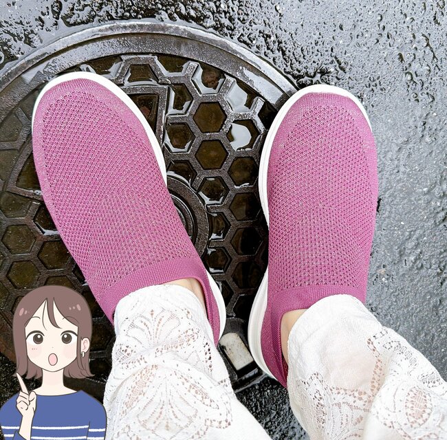 「とにかく歩きやすい」「6足目です」ワークマンの“リピート続出シューズ”雨の日でも滑りにくくて優秀！「軽いし、滑らないし、疲れないしめちゃいいです」《購入レビュー》