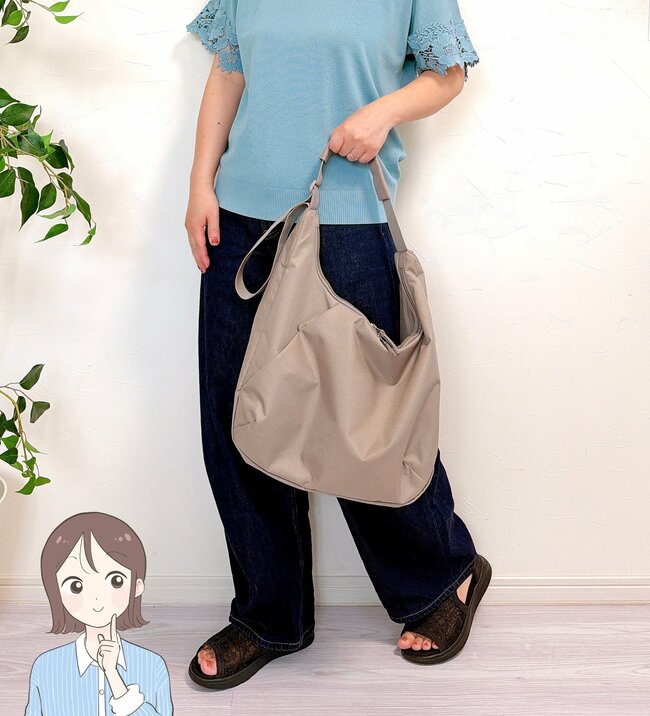 「リュックより使いやすい」無印良品の“財布が出しやすいバッグ”2WAYで使えて天才…！「外ポケットが快適」「軽くて肩に負担がかかりません」