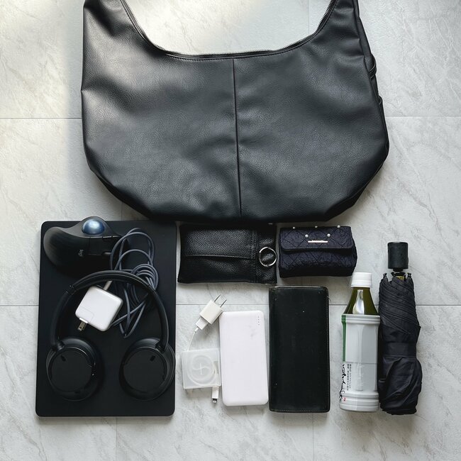 1泊2日の荷物が余裕で入った！GUの“高見えショルダーバッグ”オシャレなのに収納力すごい！「かなりコスパいい」「見た目以上に収納できる」