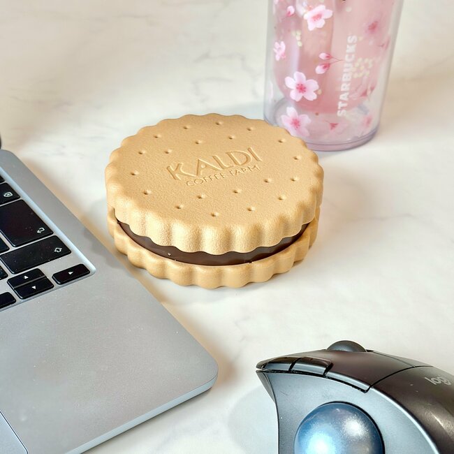 「絶対ほしかったやつ」店舗で見つけたらラッキー！カルディの“お菓子みたいな小物入れ”が可愛すぎる！「買えてよかった」「チョコレート部分も再現」