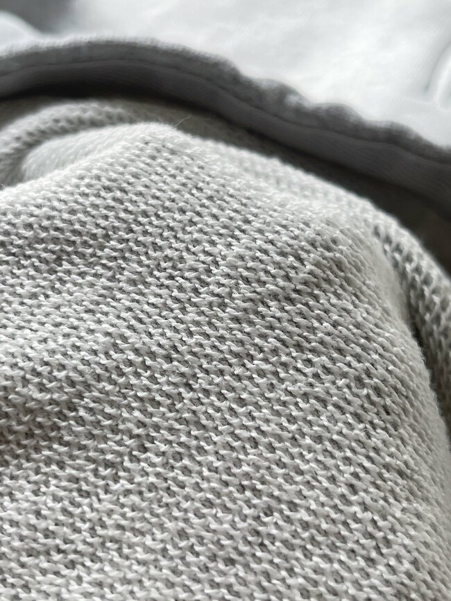 「形がかわいくて好き」ユニクロ×JWAの“楽ちんトップス”たっぷり着回せてコスパ抜群です！「シルエット最高」「大活躍まちがいなし！」