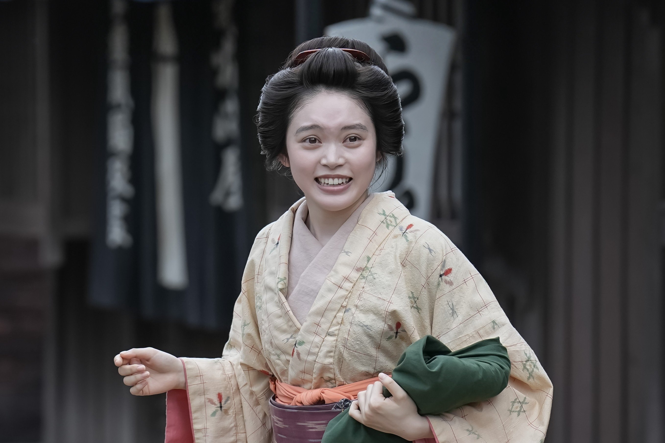 菅田将暉・有村架純主演の映画みたい…幸せオーラ全開ヒロインの奇行に、家族が心配〈ばけばけ第58回〉