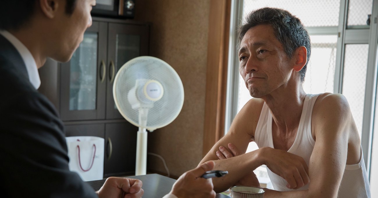 54歳で自衛隊を定年退職した61歳男性、「気が狂いそう」な皿洗いを続けるしかない事情が理不尽すぎた