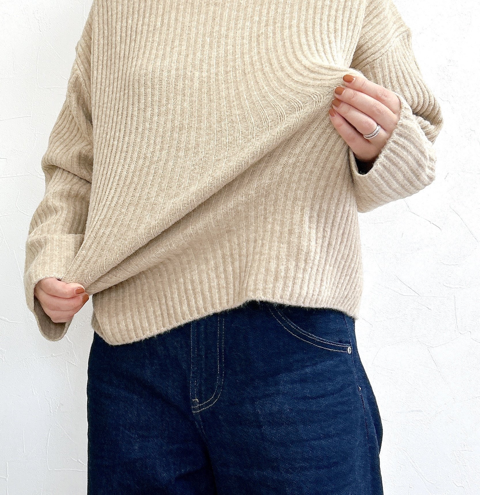 何も着てないみたいに軽い…！ユニクロの“雲みたいなニット”1990円とは思えない着心地です！「めちゃくちゃ暖かい！」「太ってみえない」