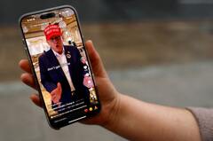 トランプ氏、TikTok米国事業の売却期限75日間延長