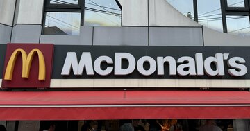 【マック】「ばかウマでした」17時から頼める“やけくそバーガー”肉もチーズも入れすぎだよ!「マジでお昼も食べたい」「満腹になりました」《実食レビュー》