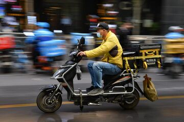 中国テクいじめ新戦略、ギグワーカーの味方に