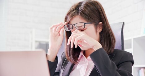 【かくれ老眼】30代で始まる“見えにくさ”の正体とこの時期に起きる最初の自覚症状とは？