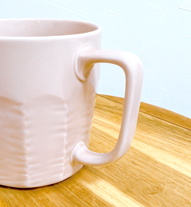 【ニトリ】お値段、間違ってない…？499円の“美濃焼のマグカップ”大容量なのに軽くて持ちやすい！「たっぷり飲み物を入れて飲むのにちょうどいい」「思った以上に持ちやすかった」