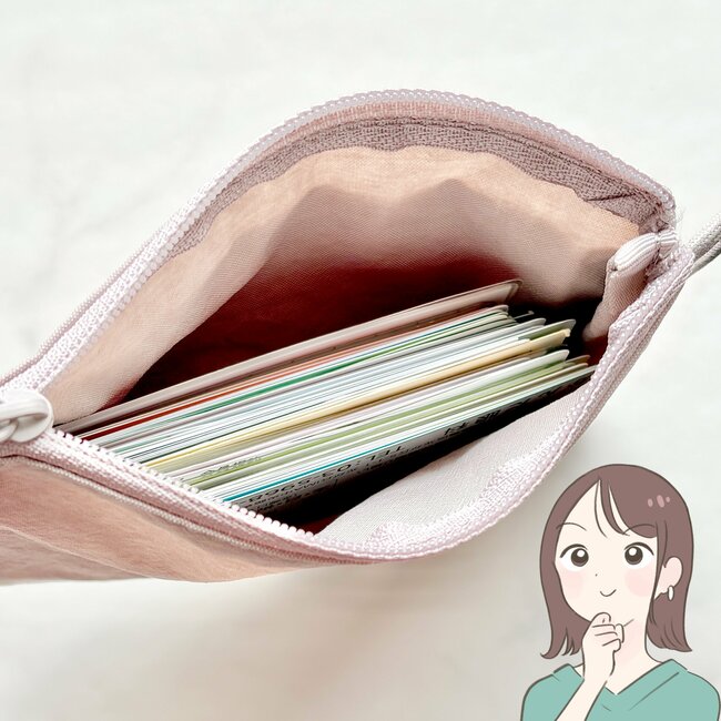 ミニ財布がわりに使えて便利！無印良品の“薄くて軽いポーチ”カードが50枚入って優秀すぎる！「長財布卒業できそう」「かさばらないのに意外と入る！」