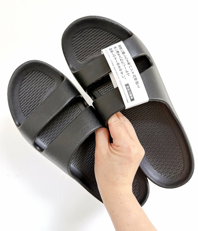 「履いてビックリ」「足が疲れにくい！」カインズの“めちゃ軽サンダル”が980円とは思えない履き心地…！「歩きやすさをサポートしています」