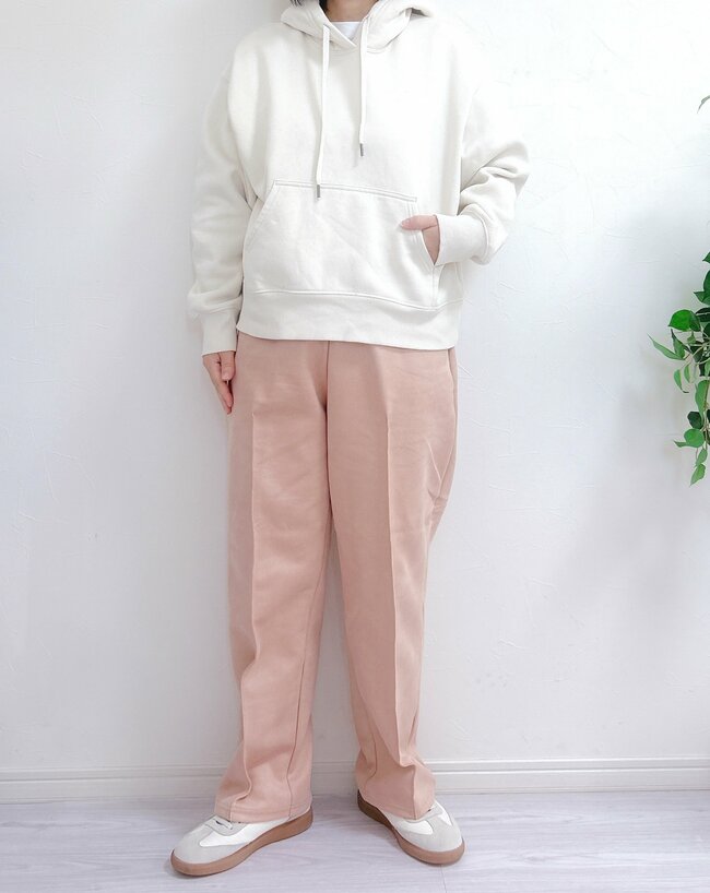 「高見えして大満足」「色が可愛いです」ワークマンの“1900円パンツ”楽ちんなのに、細見えして天才すぎる！