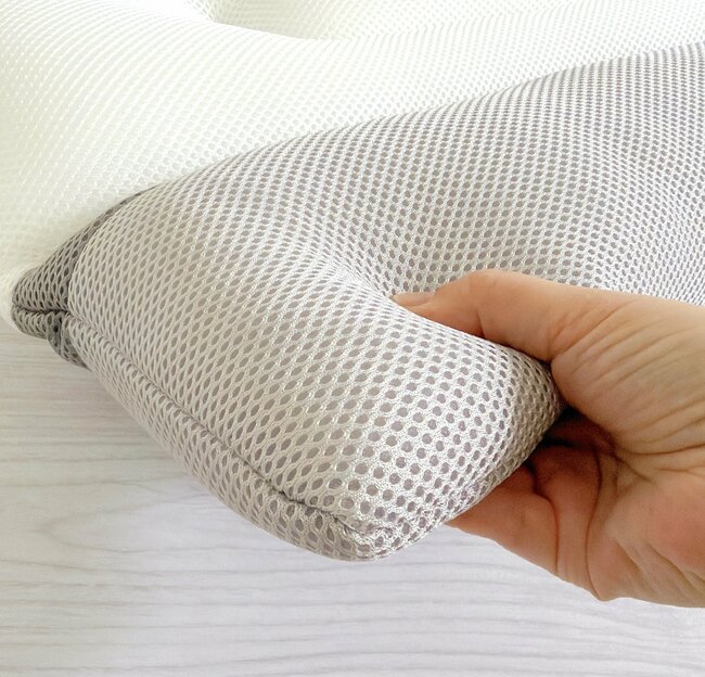 「首や肩が楽になった」ニトリの“2990円まくら”が噂通りの名品だった…！「毎朝肩の軽さにびっくり」「寝つきも良くなった気がします」《購入レビュー》