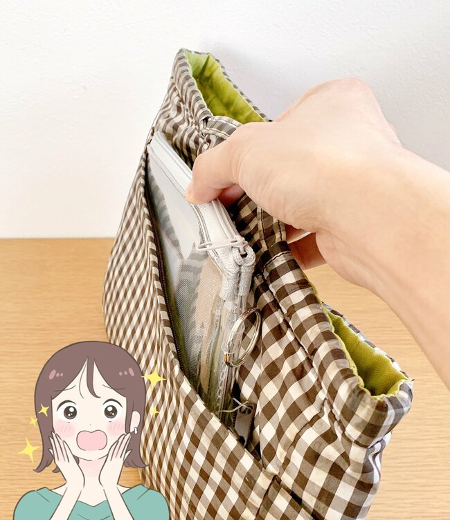 お薬手帳や診察券40枚がまるっと入る！ダイソーの「ぺたんこポーチ」色違いで3つも買っちゃった！【購入レビュー】