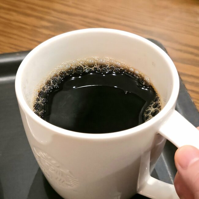 「一生売っててほしい」スタバの“限定スイーツ”クリームたっぷりで幸福感スゴいんです！「あと3回は食べたい」「でかいし、クリームの盛りがすごい」