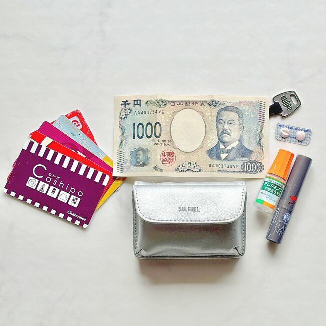 カードや診察券が30枚入った!しまむらの「お財布がいらないミニショルダー」お金やカード、カギをまとめて収納できて天才!