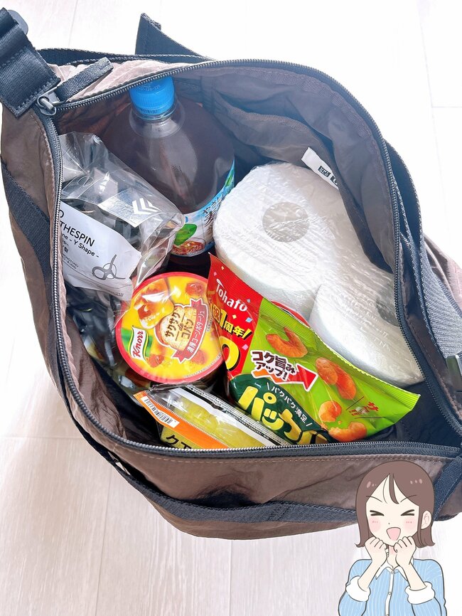 「毎日使っちゃう」「2色買いしました」ユニクロの“大容量ショルダーバッグ”が使い勝手バツグン！「肩にかけているのを忘れるぐらい軽快です」《購入レビュー》