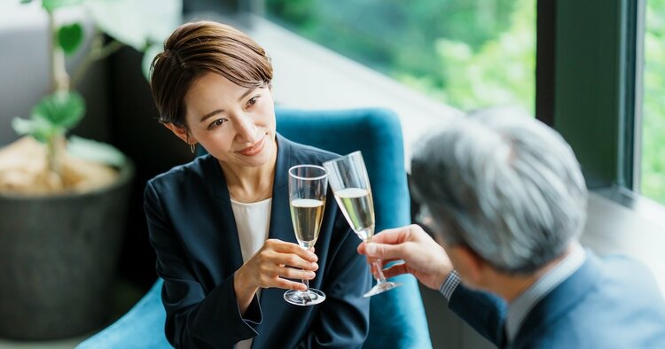 ビジネス会食　マウント　女性　年齢　尋ねる