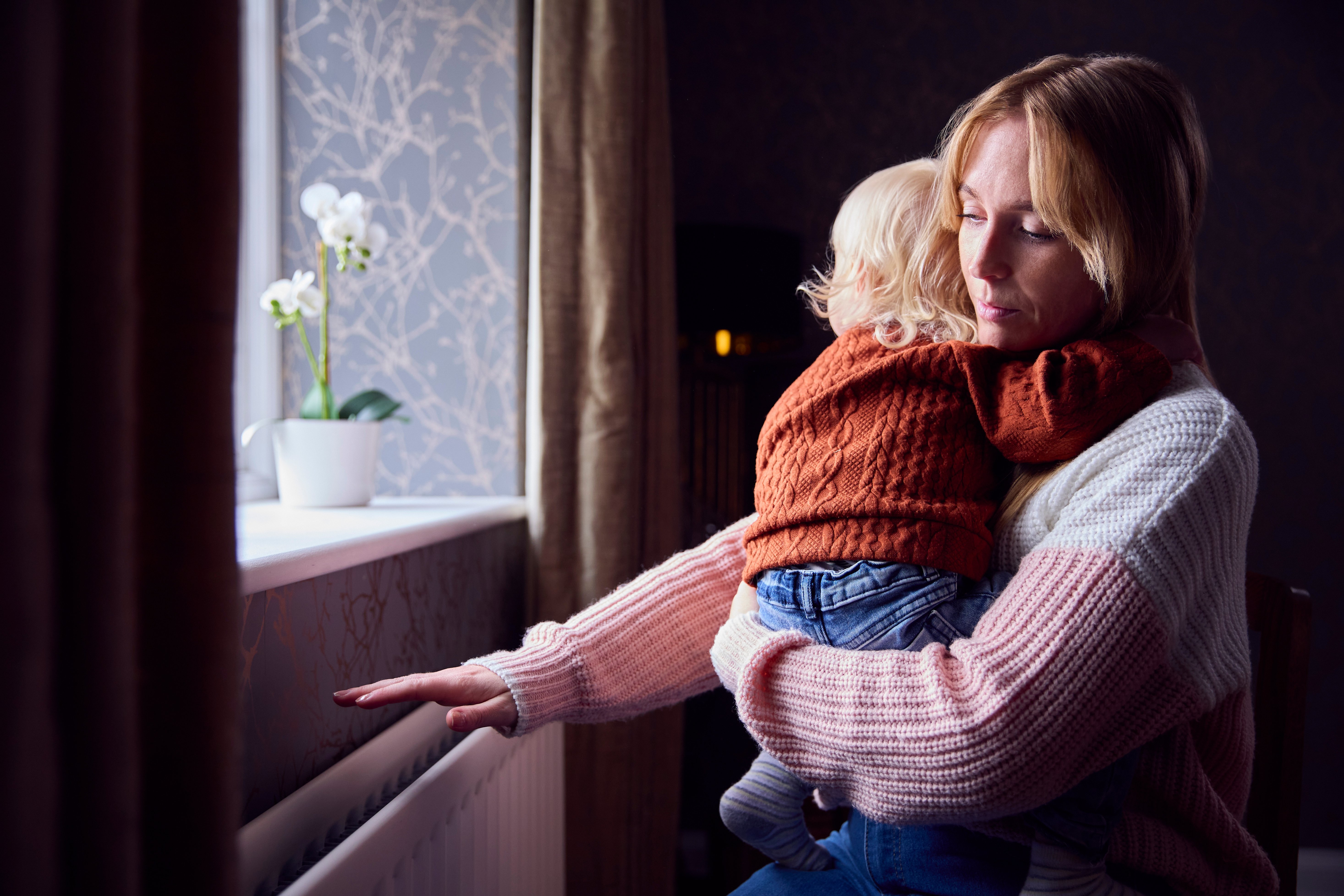 【やってはいけない】「子どもを不幸にする親」に共通する“絶対NGなお金の使い方”とは?