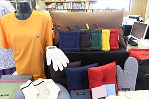 繊維製品からの住宅火災ゼロを目指し「防炎」の衣料や寝具を開発・販売