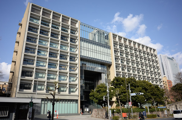 早稲田・政経と慶應・経済ならどっちに行く? 早慶の人気学部は…