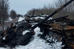 ロシア戦車、ウクライナが墓場に　近代戦にぜい弱