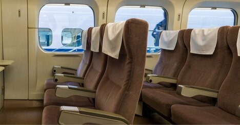 新幹線で通路側の人がテーブルを広げてゲーム熱中→全然どけようしない！気分良く席をたつ方法は？