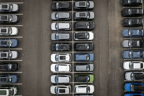 米自動車市場、価格高騰で消費者に変化　中古車購入やローン長期化も