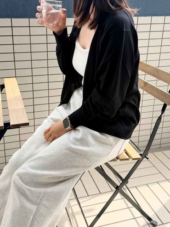 「去年に引き続きリピート購入」無印良品の“春カーディガン”ゆったり楽ちんでUVカットもできる優れもの！「初夏から大活躍しそう」「二の腕隠しにとても重宝」