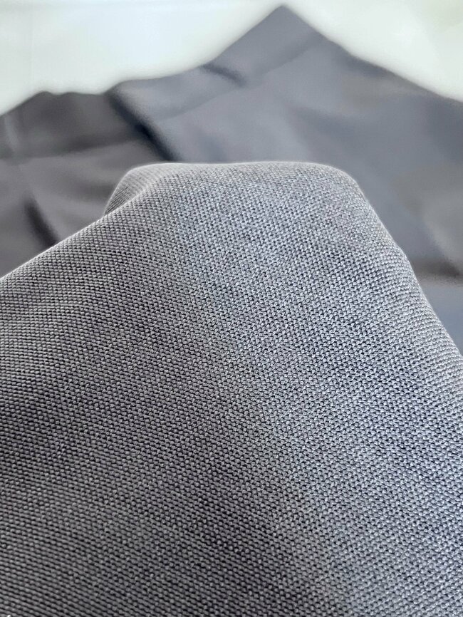 「3着持っていて通勤でヘビロテ」無印良品の“着痩せパンツ”水を弾くから雨の日もガンガン使える！「体型カバーもバッチリ」「とても気に入ってます」