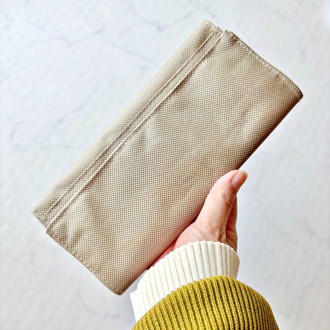 カードや診察券が72枚入った…!ダイソーの「めちゃ軽ウォレット」ポケットたくさんで収納力バツグン!