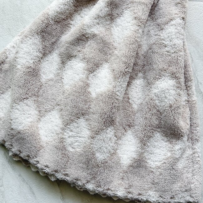 思わずまとめ買いした！ダイソー姉妹店の「ドレスの形をしたタオル」が掛けておくだけで可愛い！洗面所が一気に華やかになりました！