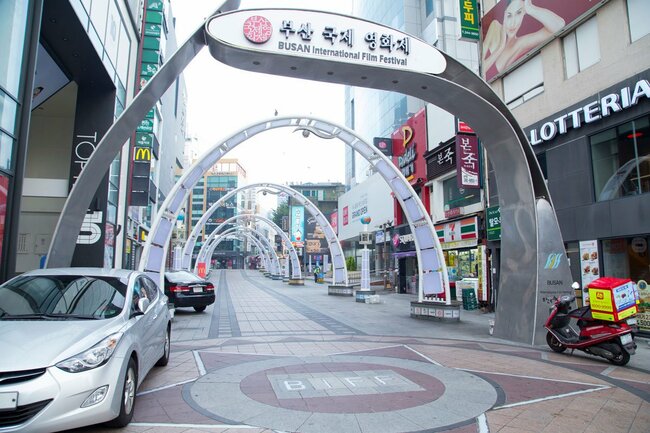 ロッテ百貨店が「約束守らず」韓国・釜山で閉店騒動、ずさん経営に批判