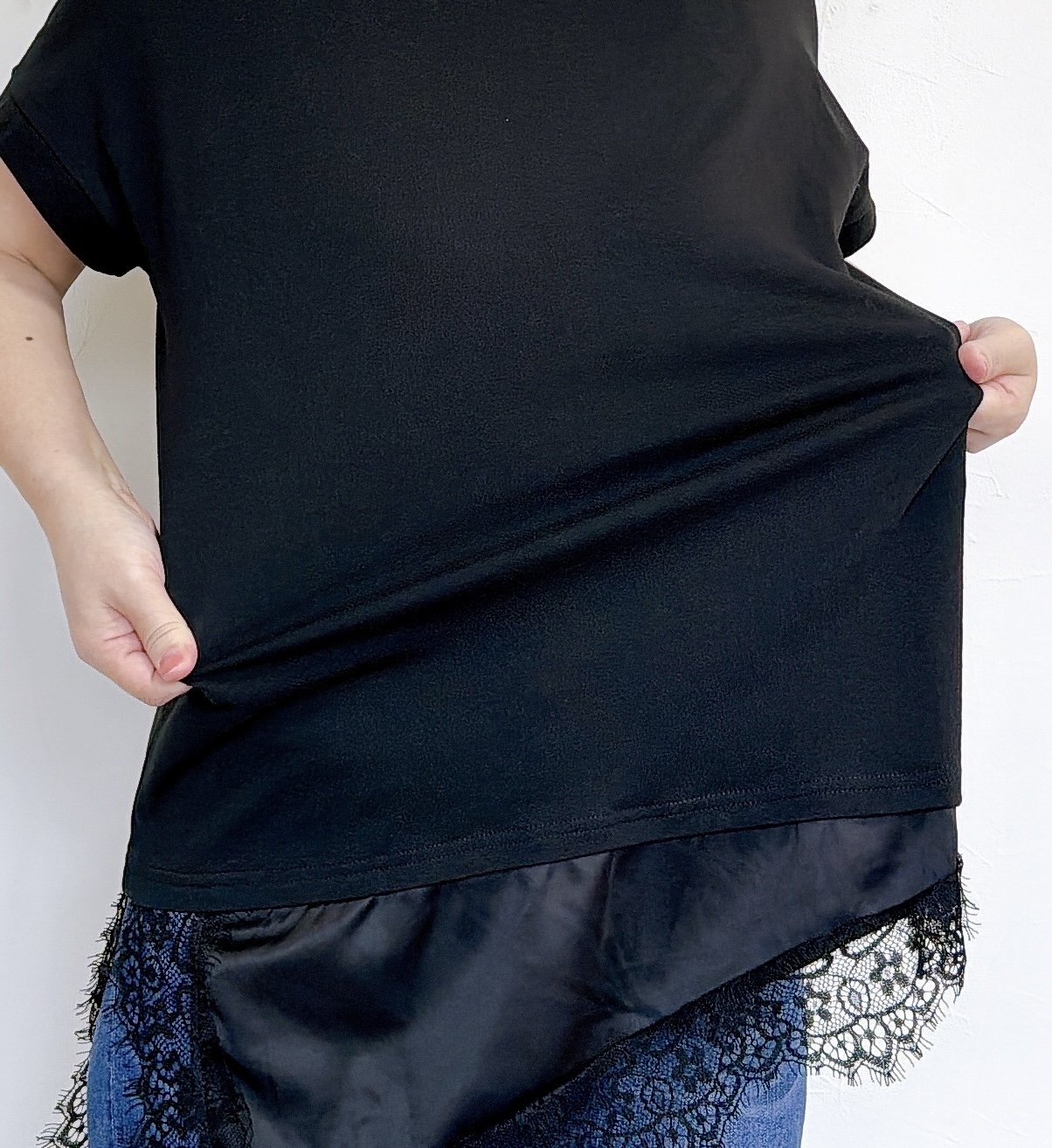 【しまむら】もう普通のTシャツに戻れない…!1089円の「お尻を隠せるトップス」見た目も着心地も理想すぎる!《購入レビュー》