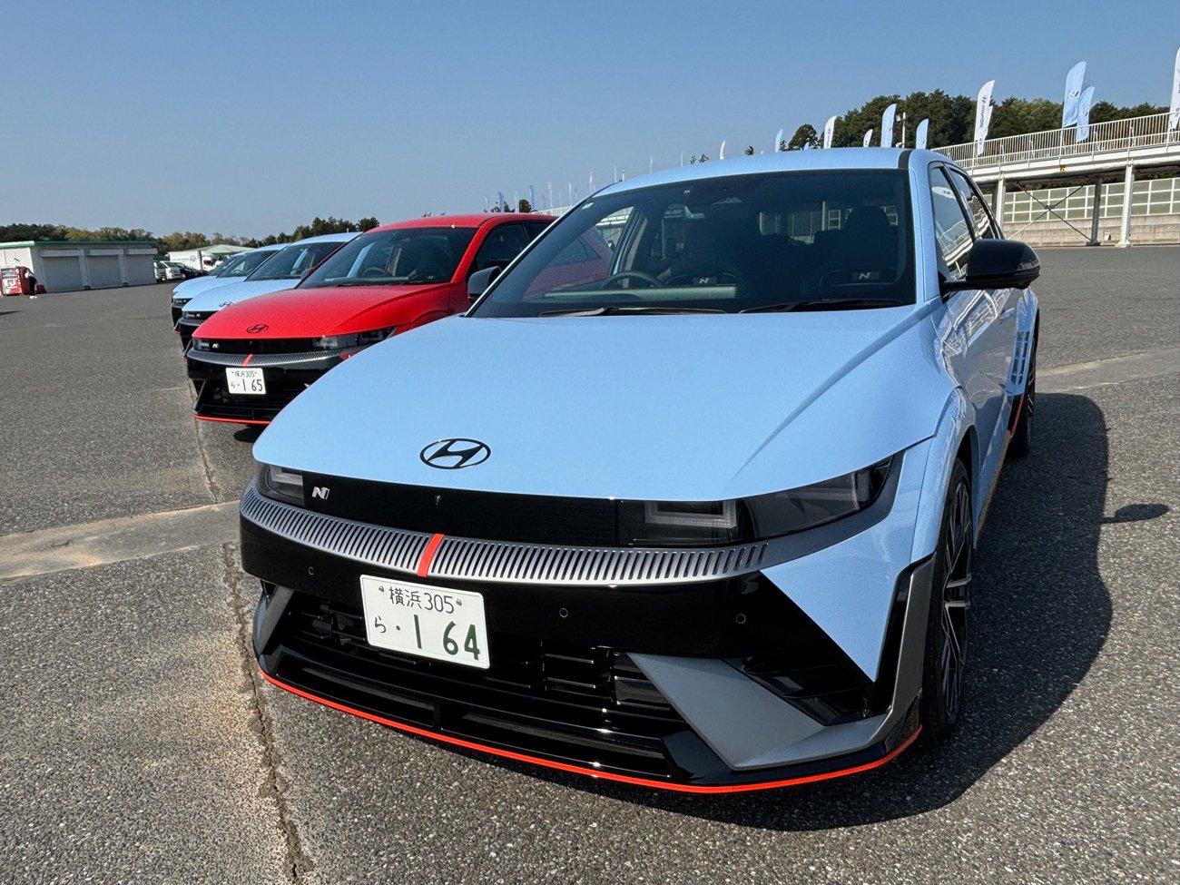 千葉県の袖ケ浦フォレストレースウェイに勢ぞろいしたヒョンデ「IONIQ5 N」