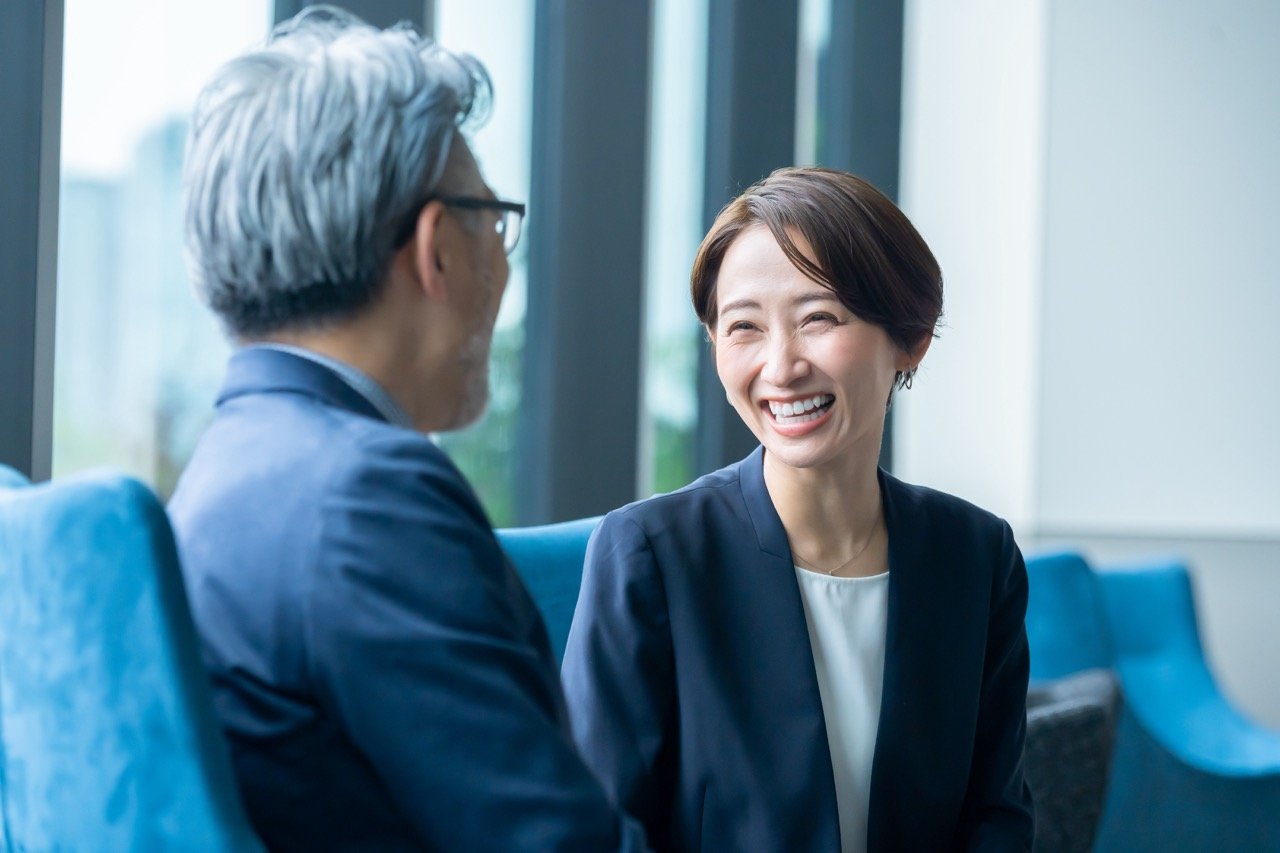 「わかります。私にも同じ経験があって…」と話す人は嫌われる。頭のいい人はどう話している?
