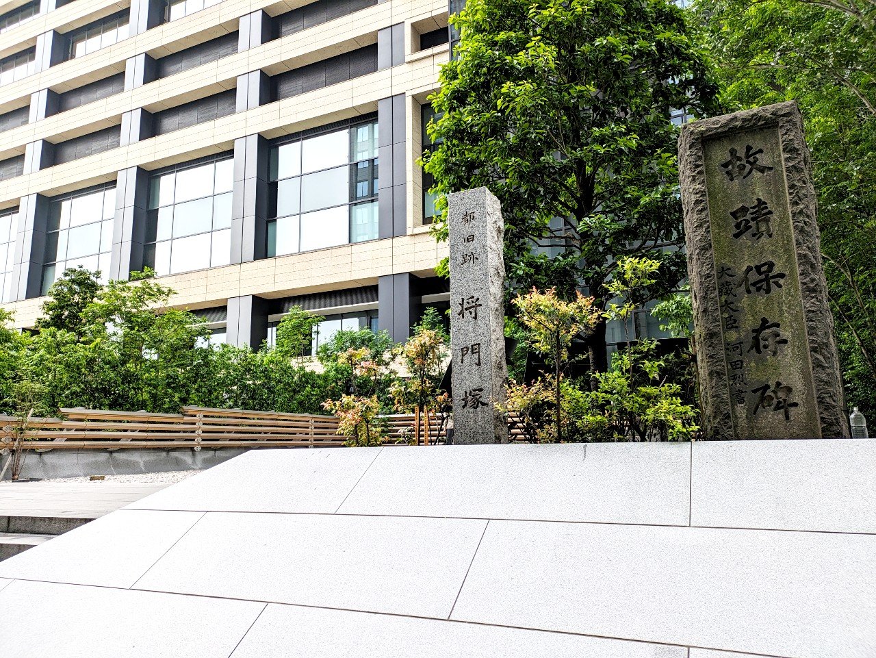 「平将門の首塚」が大手町の超一等地から撤去できない「ゾクリ」とするワケ