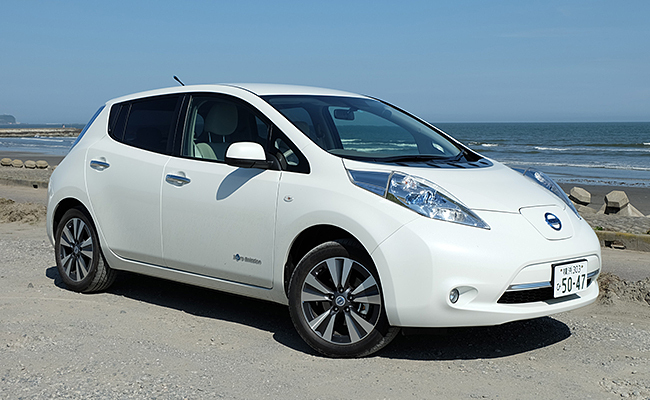 プリウスPHVの脅威、“純”電気自動車は駆逐されるか
