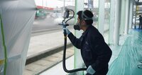 国立新美術館や大手スーパーなどが導入 ガラスコーティング剤で省エネを実現