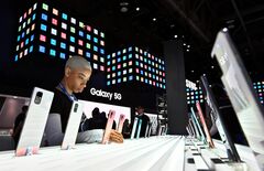 サムスン、米国最安5Gスマホを発売　販売てこ入れ狙う