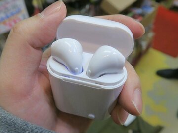 1650円なのにワイヤレス充電対応な完全ワイヤレスイヤホン