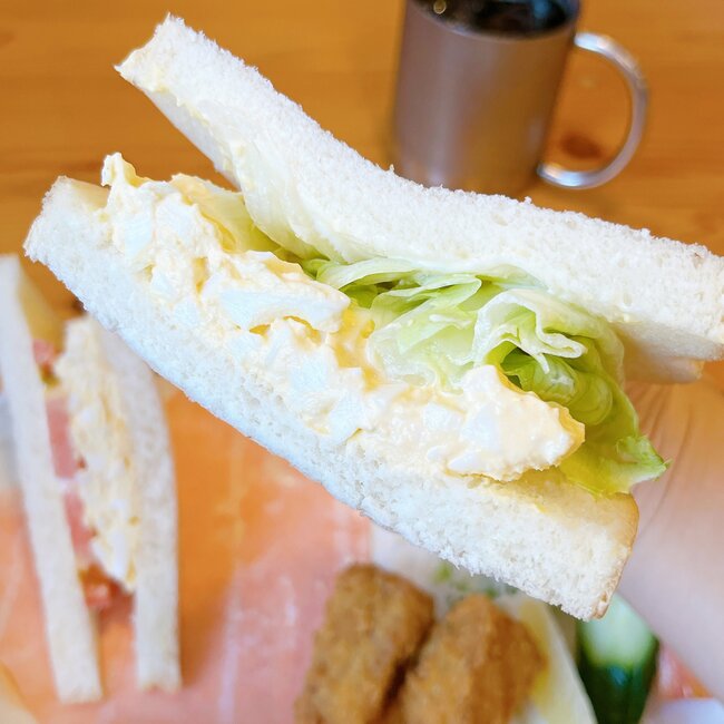 「相変わらずのビッグサイズ!」コメダの“平日限定ランチ”ボリューム満点で幸せすぎた!「これ大好き」「たまごペーストたっぷりで幸せ」