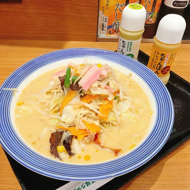 「二郎みたいなの出てきた」リンガーハットの“わんぱくすぎるメニュー”山盛りで食べ応えバツグン！「見た目のボリュームに圧倒」「食べても食べても野菜が減らない」《実食レビュー》