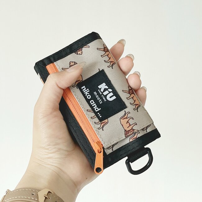 カードが17枚も入った！ニコアンドの“おしゃれミニ財布”手のひらサイズなのに収納力すごい！「ちょうどいいサイズ感」「ものすごく使いやすい」