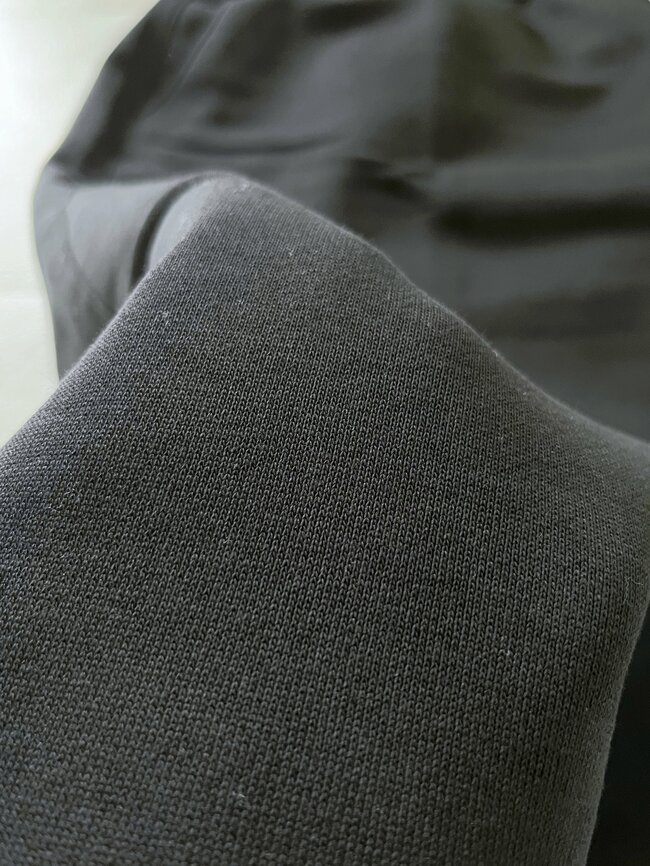 「色違いで買い足しました」GUの“ぽかぽかスカート”きれいめコーデにも使えて優秀です！「冬にはきたい暖かいスカート」「下にタイツを履くと寒さ知らずです」