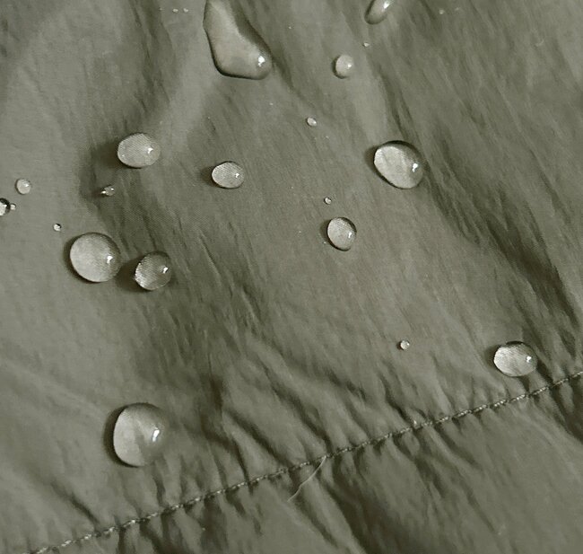 「冬の必需品!」ワークマンの“寝袋みたいなパンツ”がポカポカすぎて手放せない…!「寒さゼロ!」「暖かくてやめられない」