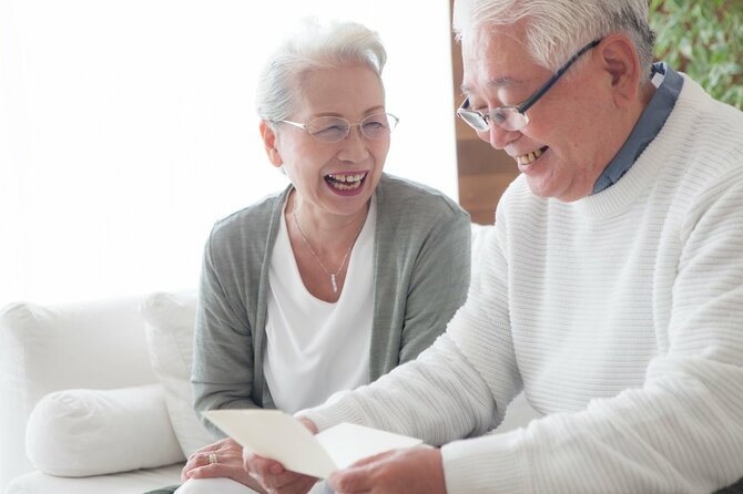 定年後のお金、普通の人は「不安で貯金をする」。では、定年後安泰な人が50代からやっていることとは?