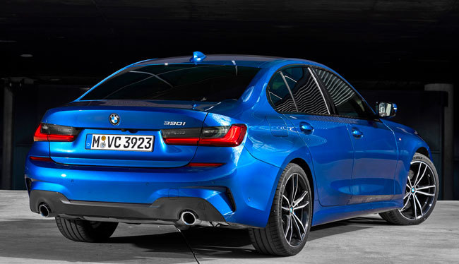 BMW330i・Mスポーツリアビュー