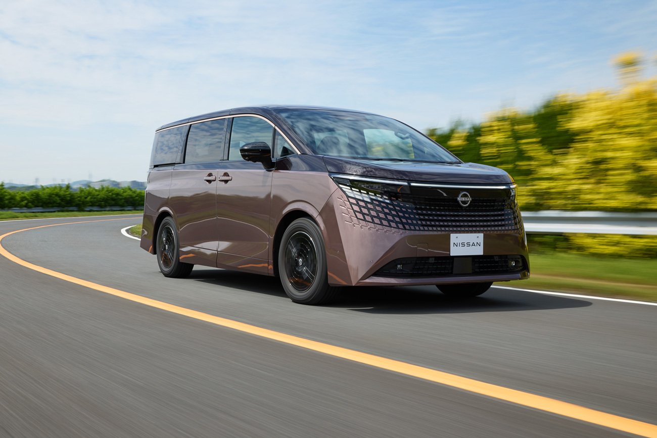 まるでスポーティカーのような走りをする新型「エルグランド」